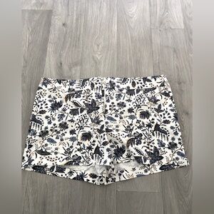 Cute floral shorts!